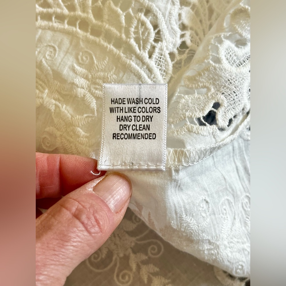 EUC Everly Elegant White Lace Women's Peasant Top Lace Embroidered Button Medium - Picture 13 of 13